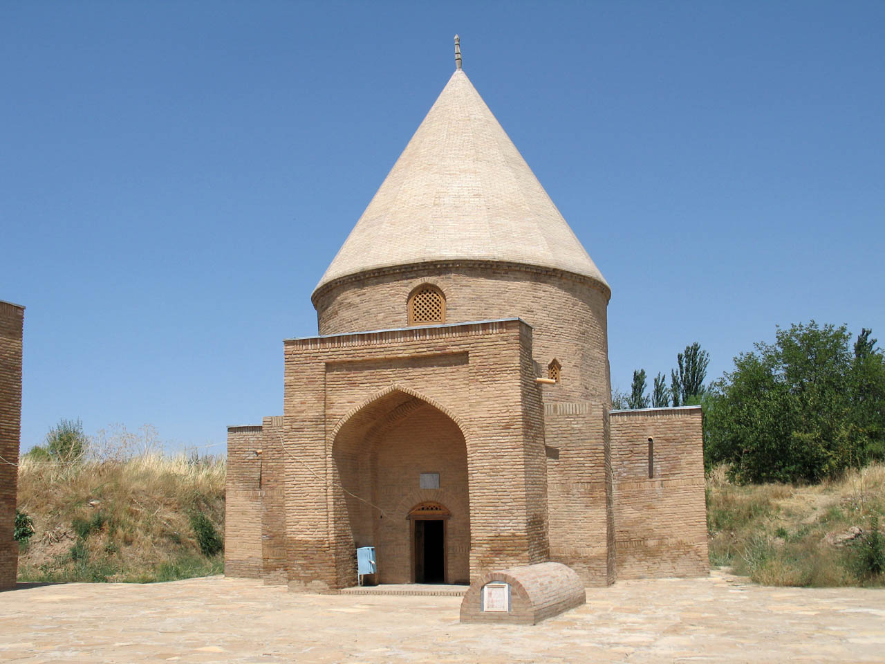 Мавзолей Исмаил Ата – памятник архитектуры XV века